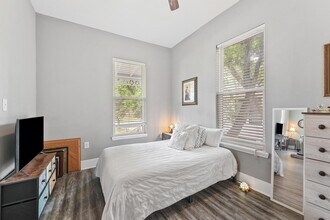 4912 Avenue R in Galveston, TX - Foto de edificio - Building Photo