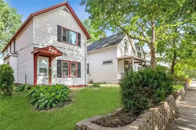 property at 1609 3rd St NE