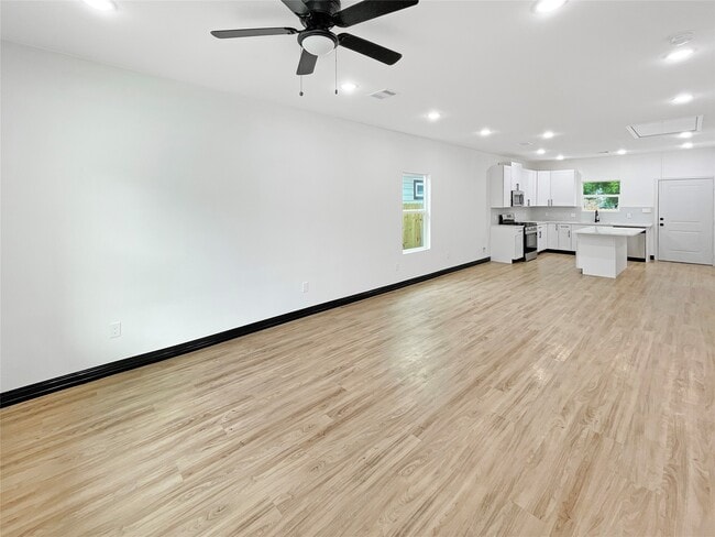 7949 Earhart St in Houston, TX - Building Photo - Building Photo