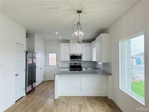 10 Clarence Dr in Edinburg, TX - Building Photo - Building Photo