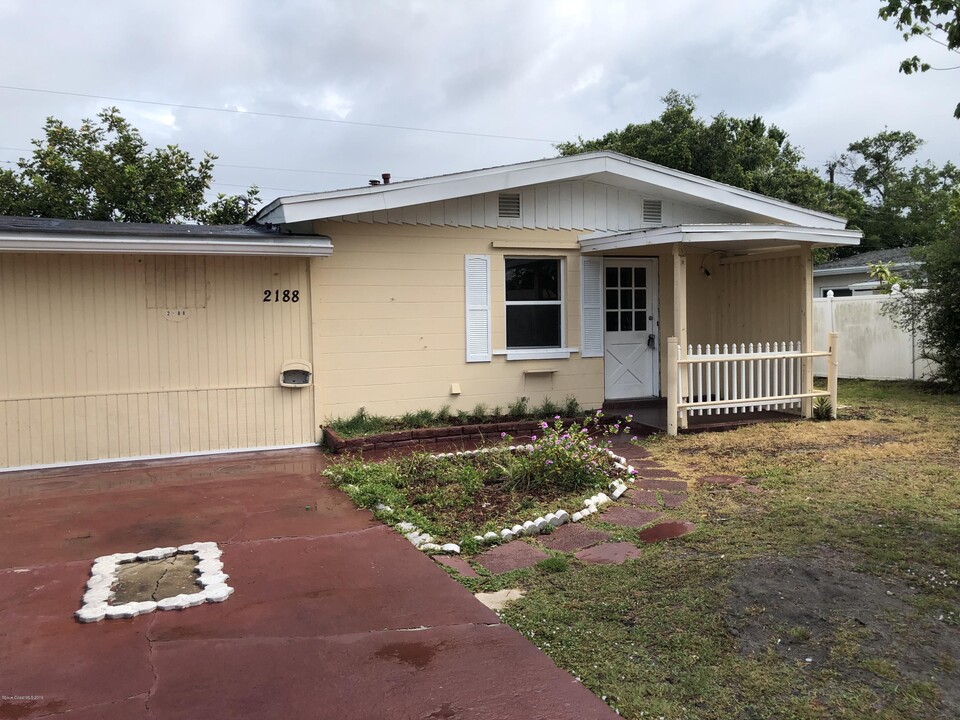 2188 Laden Rd in Melbourne, FL - Building Photo