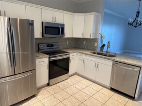 1808 Salerno Cir in Weston, FL - Foto de edificio - Building Photo