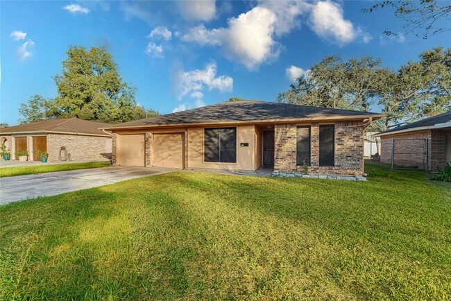 2021 Kingsdale Dr in Deer Park, TX - Building Photo - Building Photo