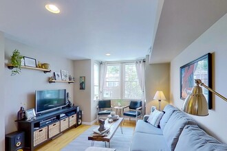 800 N Lawrence St, Unit D in Philadelphia, PA - Building Photo - Building Photo