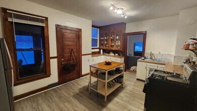 912 4th St NE, Unit 1 in Minneapolis, MN - Building Photo - Building Photo