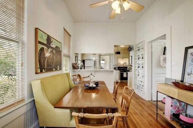 221 N Johnson Ave in San Marcos, TX - Building Photo - Building Photo