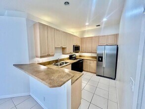 527 Commons Dr in Palm Beach Gardens, FL - Building Photo - Building Photo