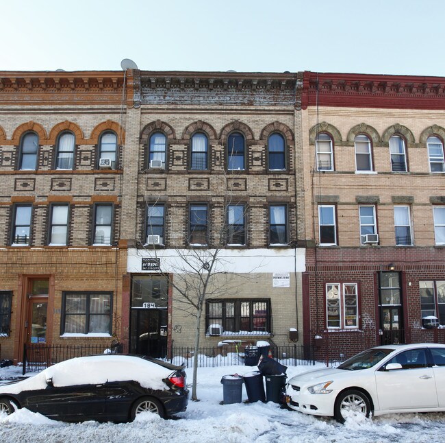 184 Irving Ave in Brooklyn, NY - Foto de edificio - Building Photo