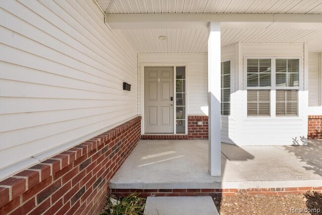 816 Nelson's Ridge Dr in Howell, MI - Building Photo - Building Photo