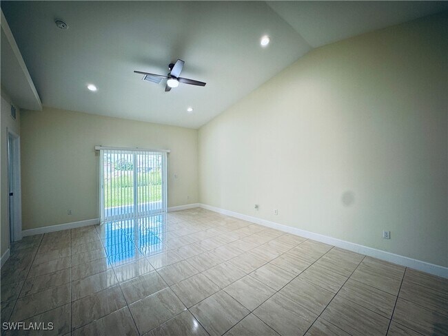 2433 Vernon Ave S in Lehigh Acres, FL - Building Photo - Building Photo