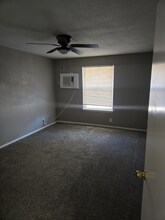 1014 Ware Blvd in San Antonio, TX - Foto de edificio - Building Photo