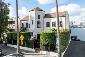 1427 N Kingsley St in Los Angeles, CA - Foto de edificio - Building Photo