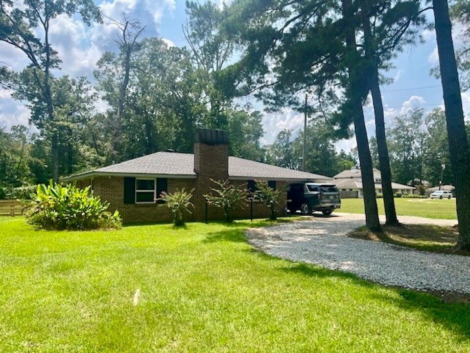 18752 S Harrells Ferry Rd in Baton Rouge, LA - Foto de edificio