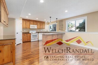 525 Isabella Dr in Layton, UT - Foto de edificio - Building Photo