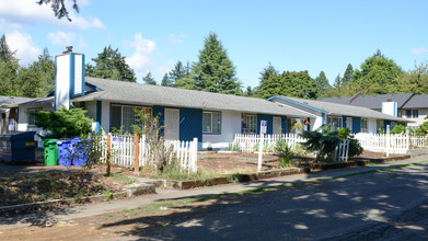 13217 SE Powell Blvd in Portland, OR - Building Photo - Building Photo