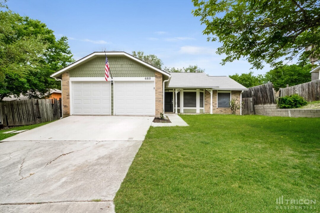 6815 Hillside Peak in San Antonio, TX - Building Photo