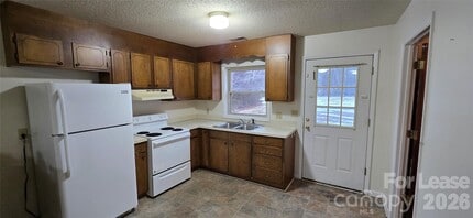 517 Hickory St in Hudson, NC - Building Photo - Building Photo