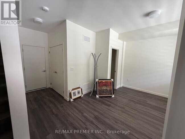 339 Veterans Dr in Barrie, ON - Building Photo - Building Photo