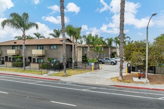 Country Apartments in Chula Vista, CA - Building Photo - Building Photo