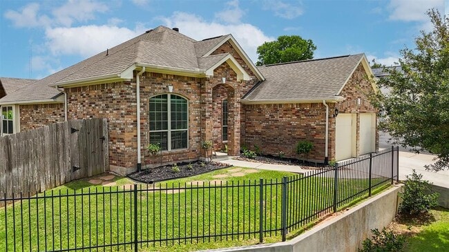 property at 923 Lake View Dr
