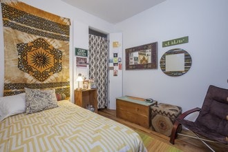 518 Chauncey Street in Brooklyn, NY - Foto de edificio - Building Photo
