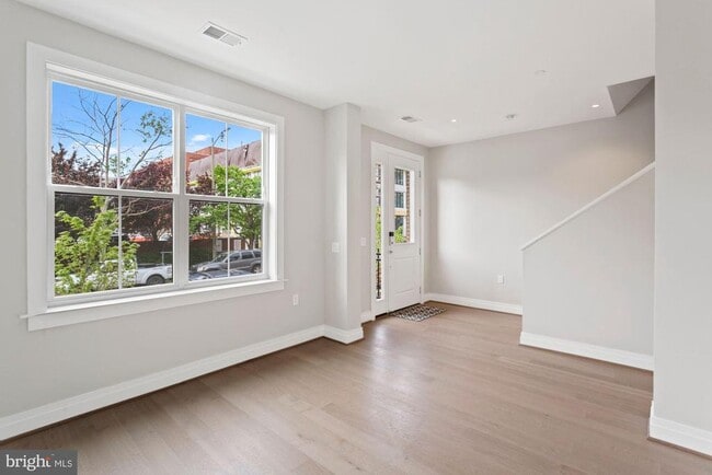 203 Montgomery St in Alexandria, VA - Building Photo - Building Photo