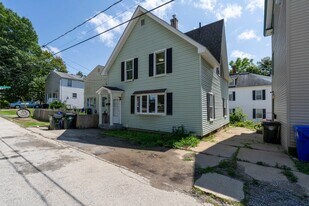 571 Amherst St in Manchester, NH - Building Photo