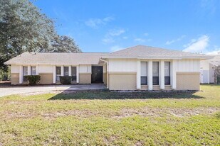13700 Whitby Rd in Hudson, FL - Building Photo