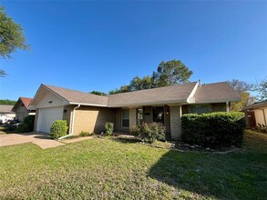 409 W Springdale Ln in Grand Prairie, TX - Building Photo - Building Photo