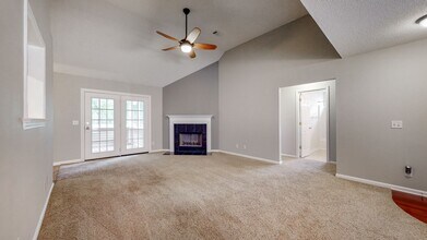 116 Belle Grove Cir in Richmond Hill, GA - Building Photo - Building Photo