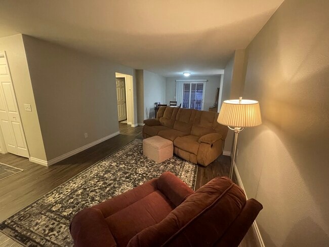 20422 E Wellesley Ave in Otis Orchards, WA - Foto de edificio - Building Photo