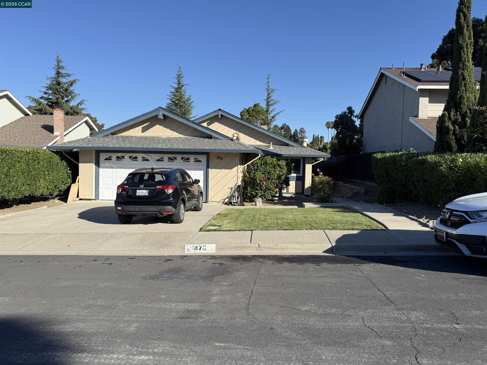 870 Coral Ridge Cir in Rodeo, CA - Building Photo