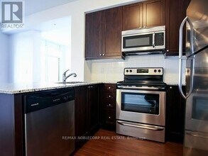 12 Woodstream Blvd in Vaughan, ON - Building Photo - Building Photo