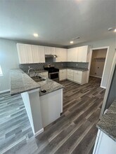 316 E A St in La Porte, TX - Foto de edificio - Building Photo