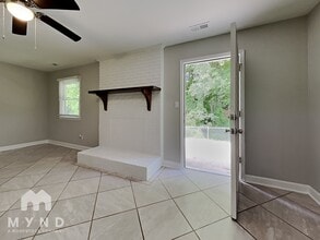 526 Stratford Rd in Troutman, NC - Foto de edificio - Building Photo