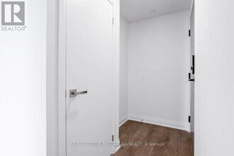 4015 The Exchange in Mississauga, ON - Building Photo - Building Photo