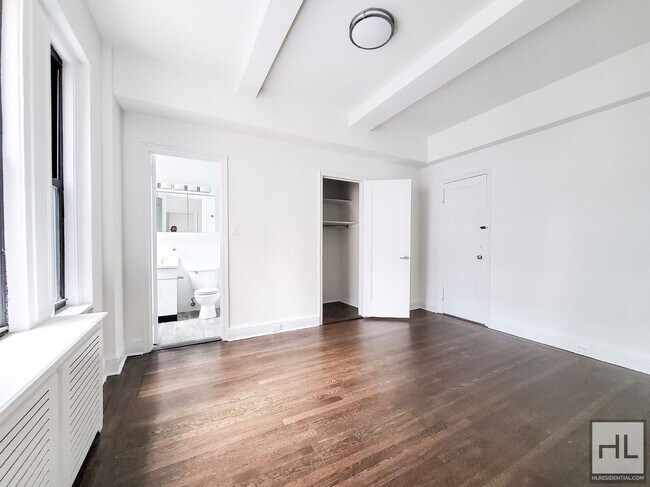 EAST 46 STREET in New York, NY - Building Photo - Building Photo