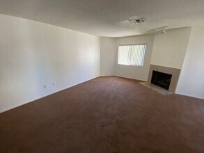6881 Tamarus St, Unit Tamarus, 6881 #201 Bldg 13 in Las Vegas, NV - Building Photo - Building Photo
