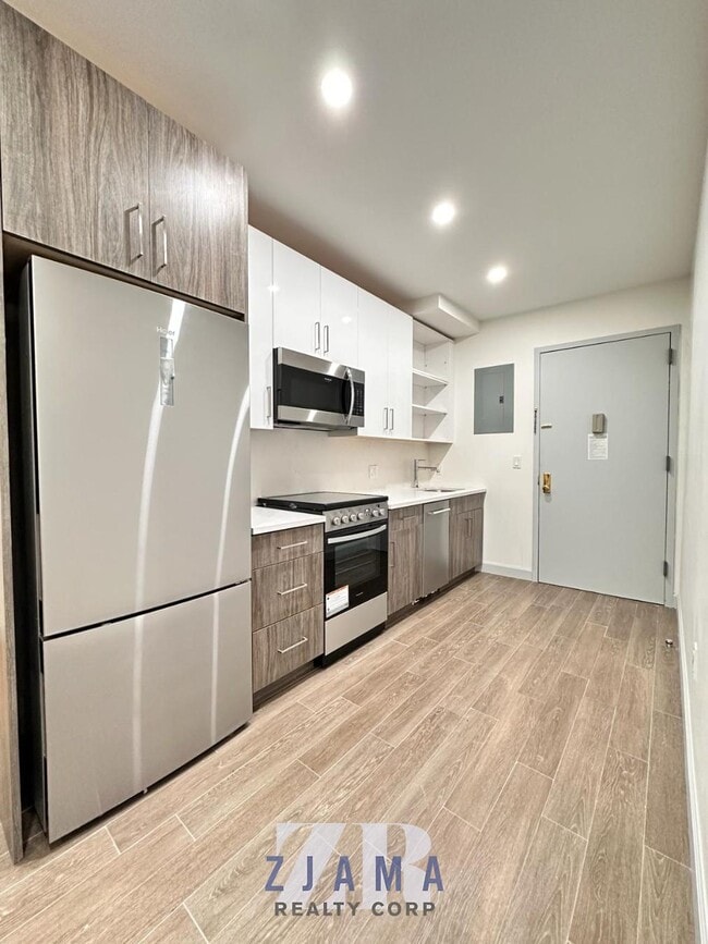 64 W 107th St