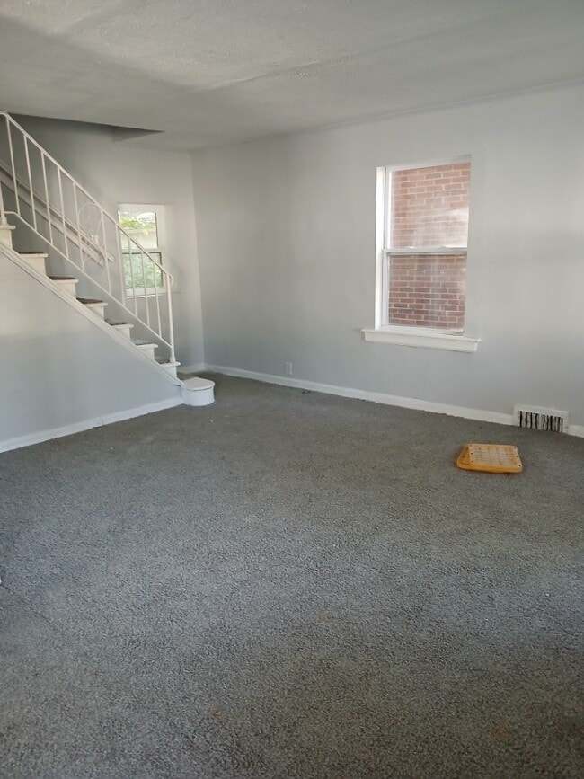 property at 1613 Jackson Ave