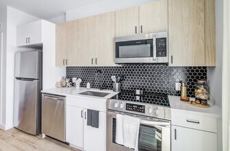 73 Baldwin St, Unit 201 in Lynn, MA - Building Photo - Building Photo