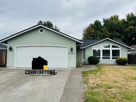 1009 Juanita Way in Central Point, OR - Building Photo