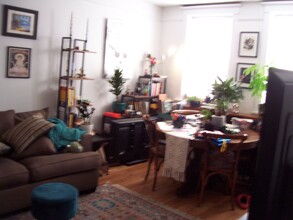 1648 W Barry Ave, Unit G in Chicago, IL - Building Photo - Building Photo