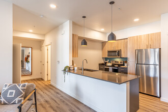 Green Leaf Cypress in Redmond, OR - Foto de edificio - Interior Photo