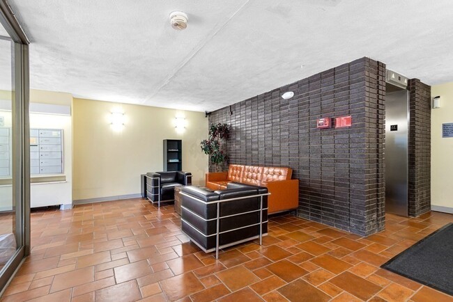 4 Trowbridge Pl in Cambridge, MA - Building Photo - Building Photo