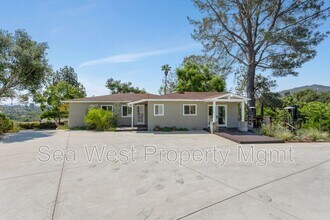 3267 Bernardo Ln in Escondido, CA - Building Photo - Building Photo
