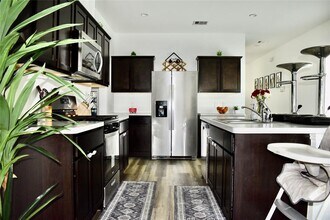 1811 Legacy Hills Dr in Houston, TX - Building Photo - Building Photo