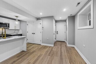 2451 N Albany Ave in Chicago, IL - Building Photo - Building Photo