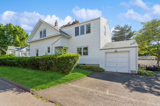 11 Emerson St in Norwalk, CT - Building Photo - Building Photo