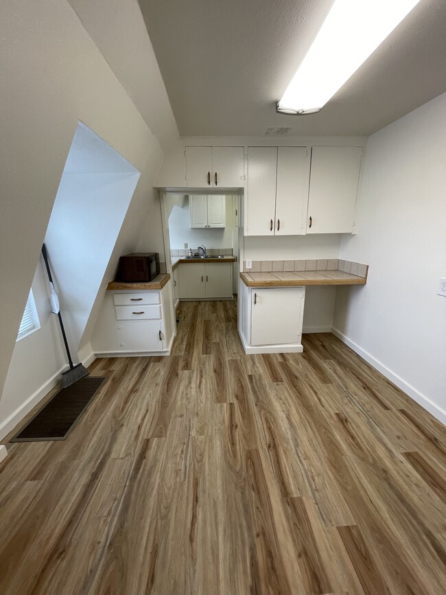 141 7th Ave N in Shelby, MT - Foto de edificio - Building Photo